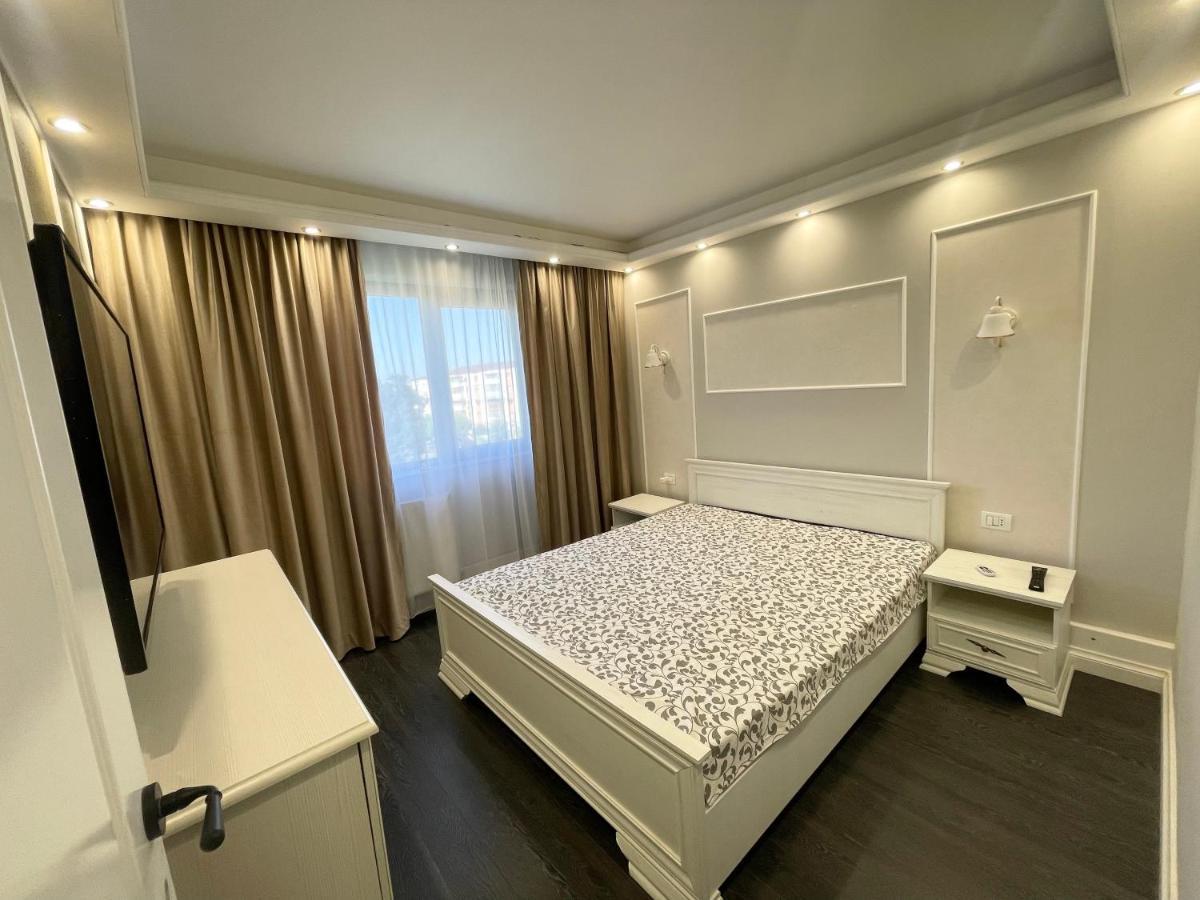 White Residence Craiova Eksteriør billede